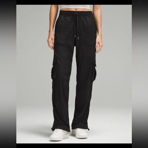 NWT Dance Studio Relaxed-Fit Mid-Rise Cargo Pant / Black